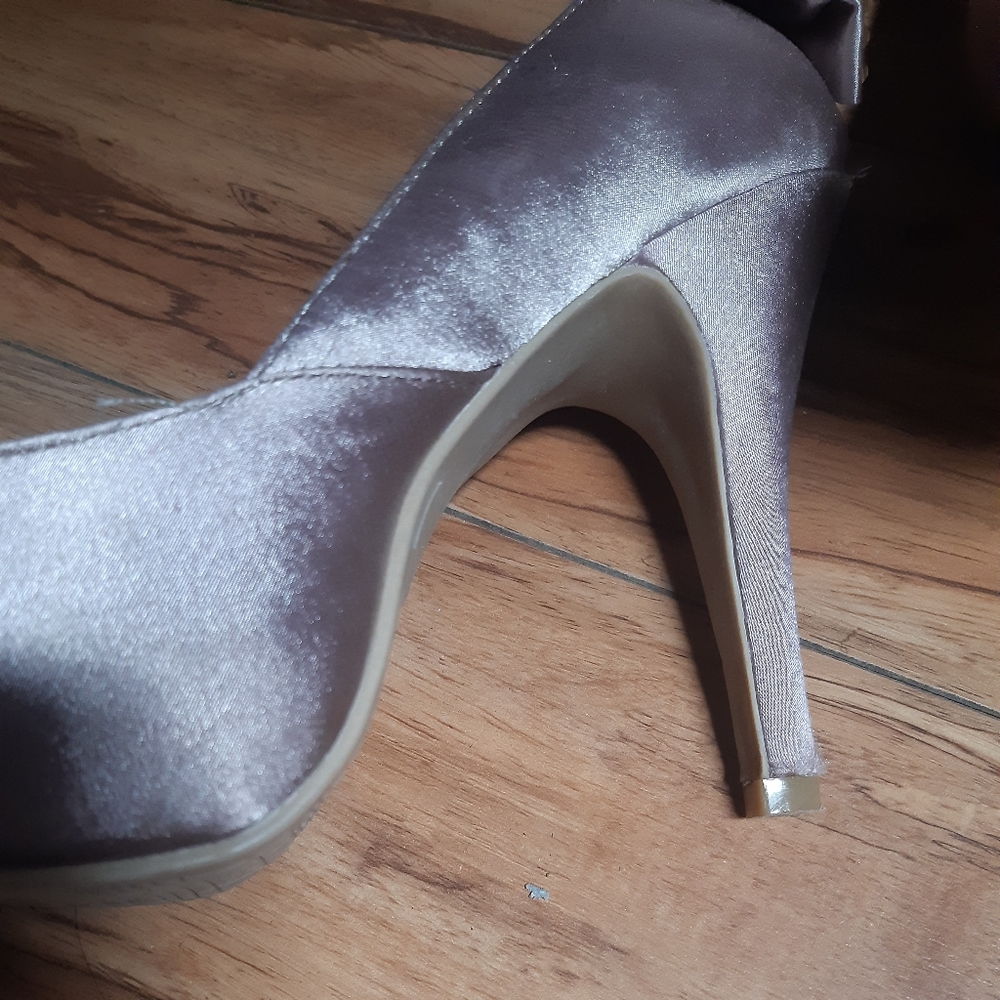 Heels - Picture 3 of 5